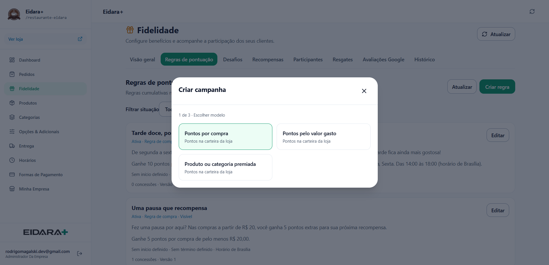 Painel com as regras de pontuação e os programas de fidelidade da empresa.